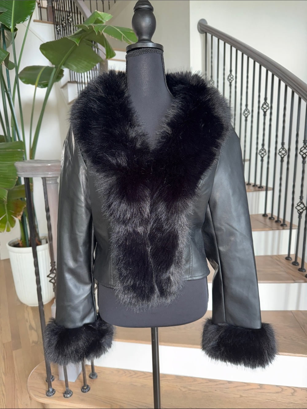 NWOT Azalea Wang Black Faux Fur Trim Leather Cropped Jacket (Medium)